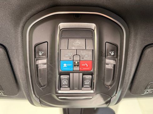 Used 2025 Jeep Grand Cherokee L Altitude RWD image 15