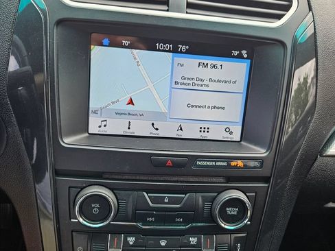 Used 2017 Ford Explorer XLT w/ Equipment Group 201A FWD image 13