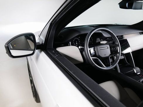 Used 2025 Land Rover Discovery Sport Dynamic SE image 23