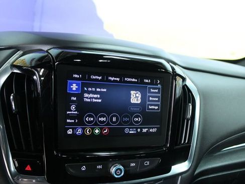 Used 2023 Chevrolet Traverse LT image 18