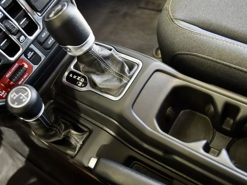 Used 2024 Jeep Wrangler Willys image 16