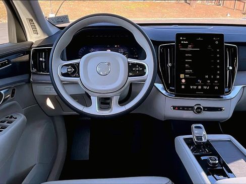 New 2026 Volvo XC90 T8 Ultra w/ Protection Package Premier image 15