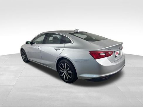 Used 2018 Chevrolet Malibu LT FWD image 3