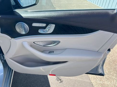 Used 2017 Mercedes-Benz E 300 4MATIC image 9