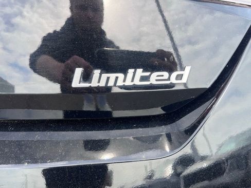 Used 2024 Hyundai Elantra Limited FWD image 4