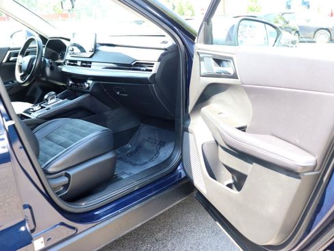 Used 2024 Mitsubishi Outlander AWD image 17