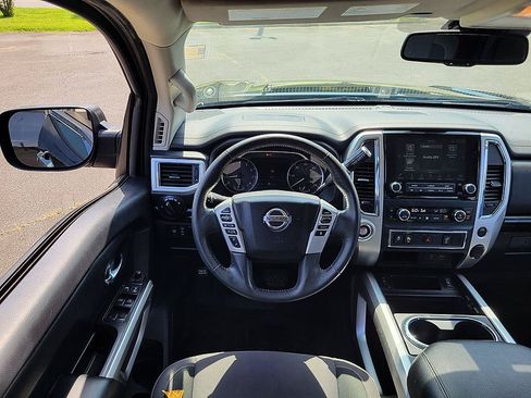 Used 2021 Nissan Titan SV w/ SV Convenience Package RWD image 28