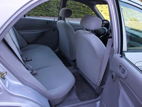 Used 2002 Ford Escort Sedan image 6