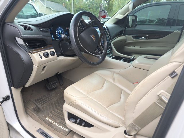 Used 2018 Cadillac Escalade Premium Luxury AWD/4WD image 10