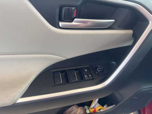 Used 2025 Toyota RAV4 XLE w/ Convenience Package image 6