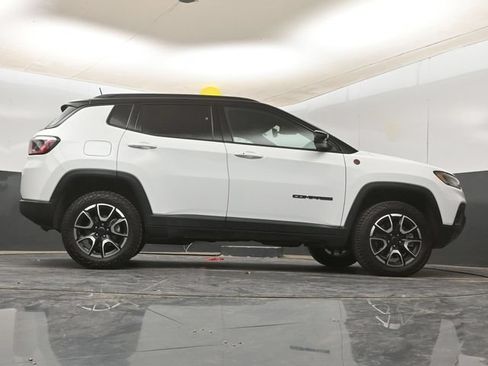 Used 2025 Jeep Compass Trailhawk AWD/4WD image 16