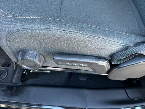 Used 2025 Jeep Wrangler Willys image 13