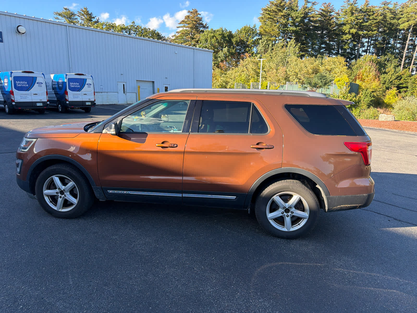 Used 2017 Ford Explorer XLT w/ Equipment Group 201A AWD/4WD image 10