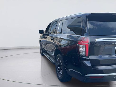 Used 2023 Chevrolet Suburban LT w/ Luxury Package RWD image 4