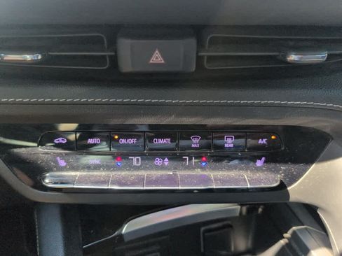Used 2021 Buick Envision Essence w/ Technology Package I FWD image 11