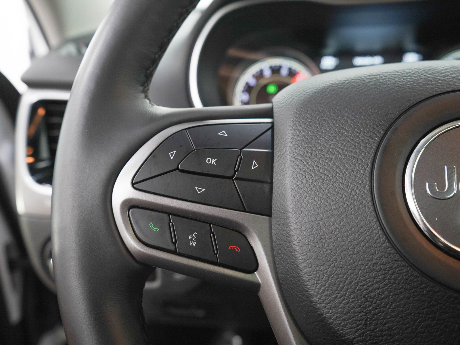 Used 2019 Jeep Cherokee Limited w/ Luxury Group AWD/4WD image 25