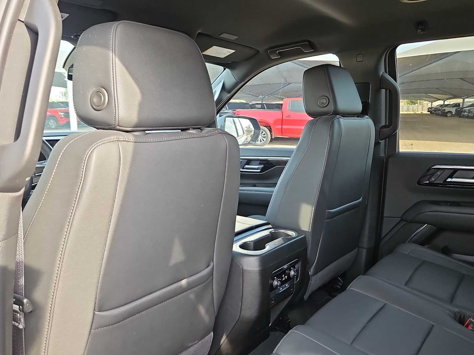 Used 2025 Chevrolet Tahoe LT RWD image 16
