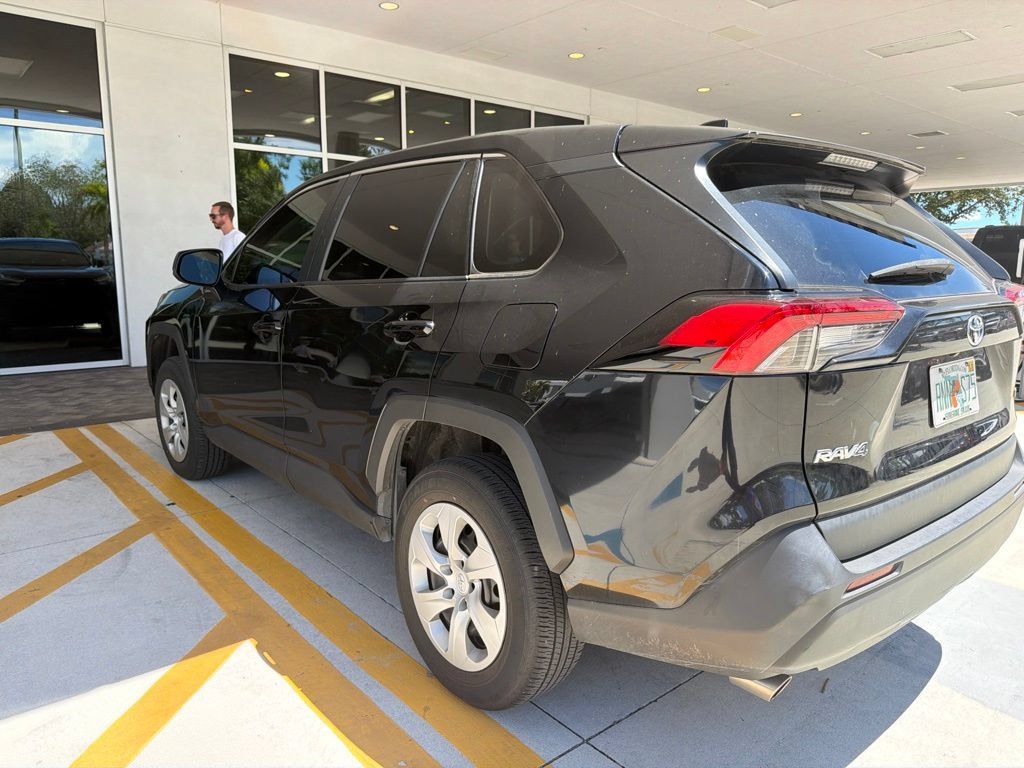 Used 2024 Toyota RAV4 LE FWD image 5