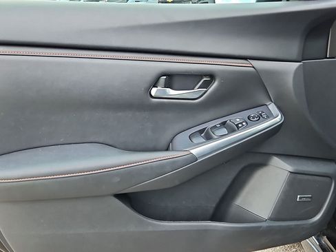 Used 2024 Nissan Sentra SR w/ SR Premium Package FWD image 27