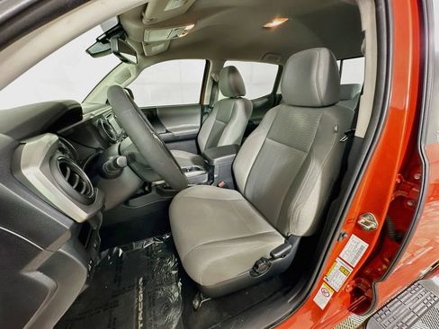 Used 2018 Toyota Tacoma SR5 RWD image 23