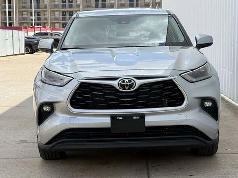 Used 2025 Toyota Highlander LE image 8