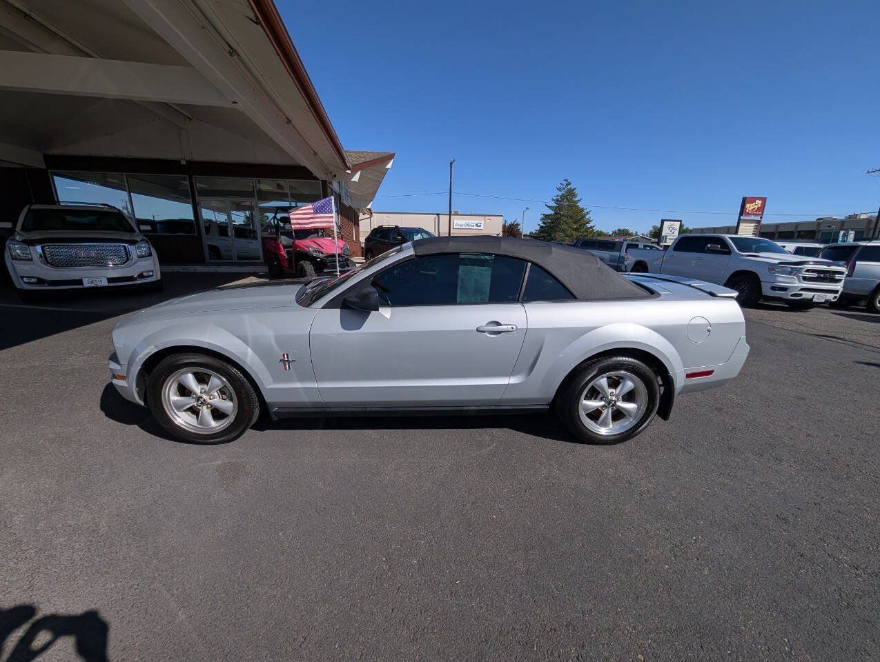 Used 2007 Ford Mustang Convertible RWD image 4