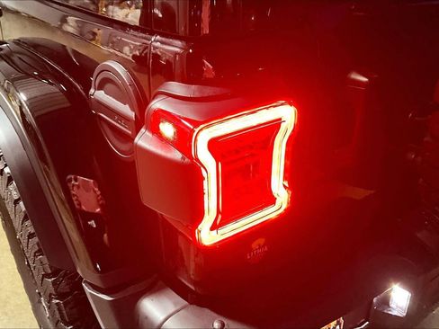 Used 2024 Jeep Wrangler Unlimited Rubicon 392 image 38