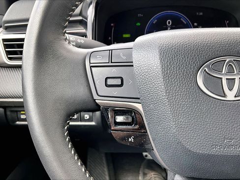 Used 2025 Toyota Camry SE image 24