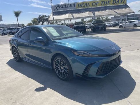 Used 2025 Toyota Camry SE FWD image 2