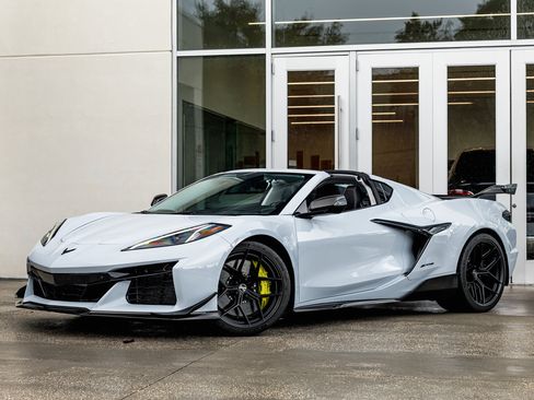 Used 2023 Chevrolet Corvette Z06 w/ Z07 Performance Package image 8