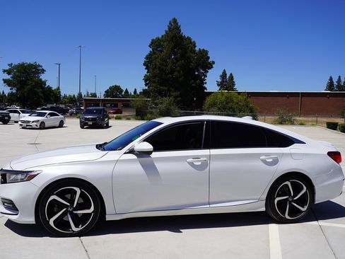 Used 2020 Honda Accord Sport image 3