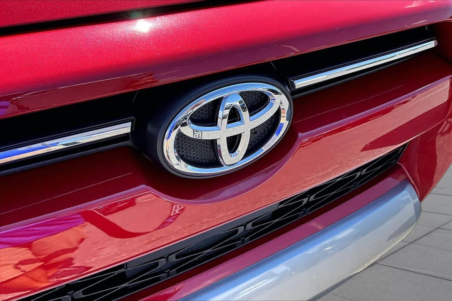 Used 2023 Toyota 4Runner TRD Off-Road Premium w/ Moonroof Package AWD/4WD image 28