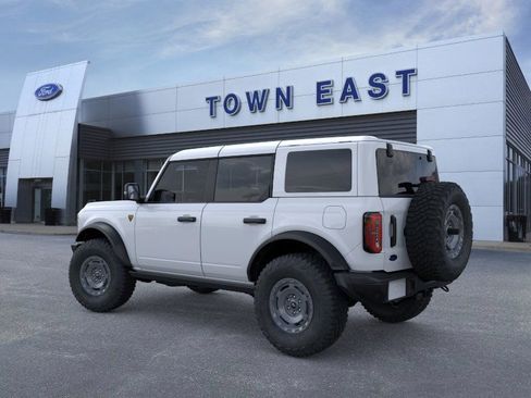 New 2025 Ford Bronco Badlands image 4