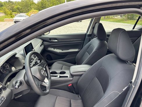 Used 2025 Nissan Altima 2.5 SV FWD image 25