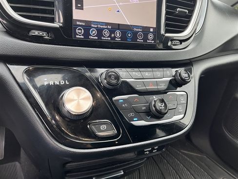 Used 2020 Chrysler Pacifica Touring-L w/ Advanced Safetytec Group FWD image 27