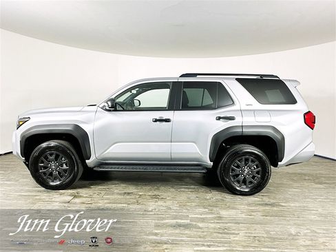 Used 2025 Toyota 4Runner SR5 image 5