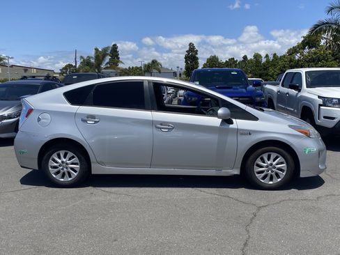 Used 2014 Toyota Prius Prime Plug-In Hybrid FWD image 2