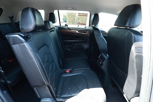 Used 2025 Volkswagen Atlas SE FWD image 26