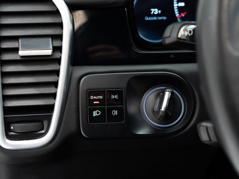 Used 2021 Porsche Cayenne GTS image 30