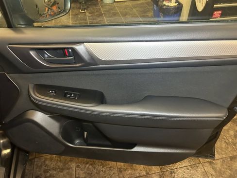 Used 2019 Subaru Outback 2.5i AWD/4WD image 16