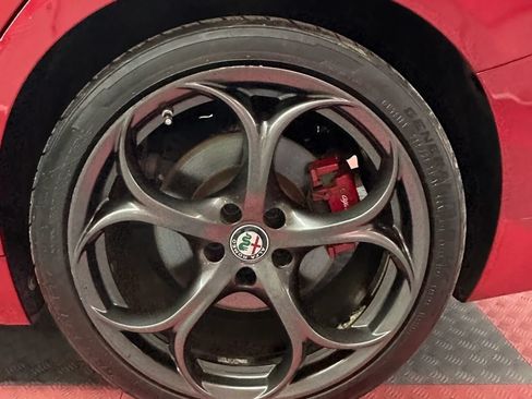 Used 2018 Alfa Romeo Giulia Ti Sport w/ Quick Order Package 22U Sport RWD image 43