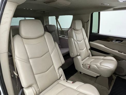 Used 2018 Cadillac Escalade ESV Premium Luxury AWD/4WD image 31