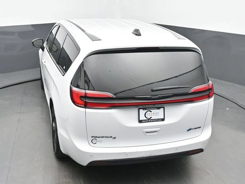 Used 2024 Chrysler Pacifica Limited FWD image 42