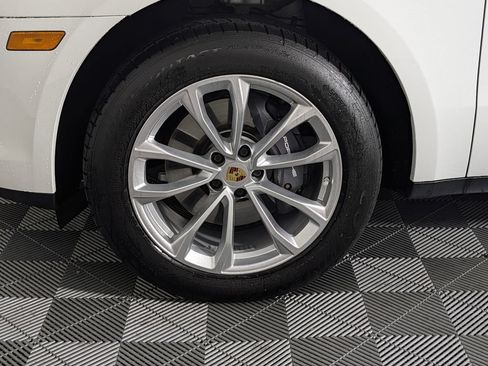 Certified 2022 Porsche Macan AWD/4WD image 11