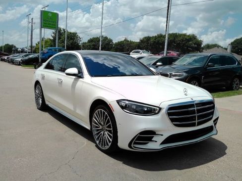 Used 2022 Mercedes-Benz S 500 4MATIC w/ AMG Line Package image 4