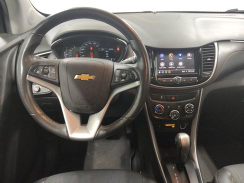 Used 2022 Chevrolet Trax LT w/ LT Convenience Package AWD/4WD image 22