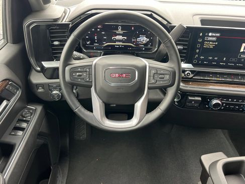 Used 2025 GMC Sierra 1500 SLE image 18