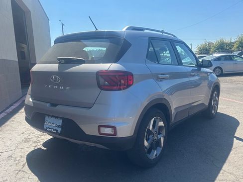 Used 2025 Hyundai Venue SEL FWD image 5
