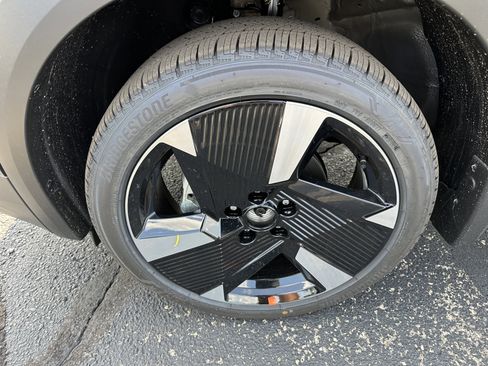 New 2026 Nissan Kicks SR AWD/4WD image 10