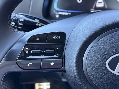 Certified 2025 Hyundai Elantra Sport image 20